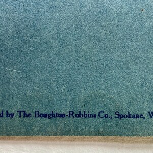 Op de afbeelding: Blauw papier met de tekst "Published by The Boughton-Robbins Co., Spokane, Wash."