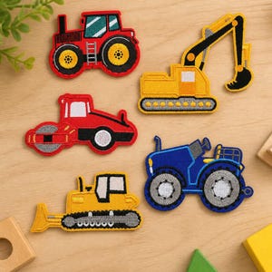 Set di 10 toppe ricamate termoadesive a forma di escavatore per giacche, borse, vestiti, applicazioni da cucire a tema veicoli, set di toppe per bambini a tema ingegneria.