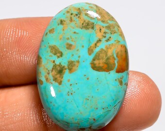 Cabochão de turquesa cobre do Arizona, polido em ambos os lados, medindo 27 x 19 x 5 mm.
