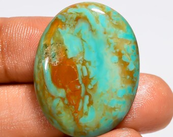 Cabochão de turquesa cobre do Arizona, polido em ambos os lados, medindo 29 x 22 x 4 mm.