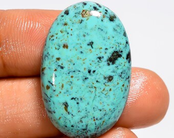 Cabochão de turquesa cobre do Arizona, polido em ambos os lados, medindo 29 x 19 x 5 mm.