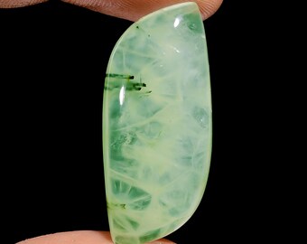 Cabochon di prehnite, retro piatto, liscio e lucidato, cristallo di prehnite verde, dimensioni 34x15x6 mm, pietra verde