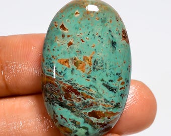 Cabochão de turquesa cobre do Arizona, polido em ambos os lados, medindo 33 x 21 x 5 mm.