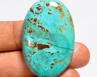 Cabochão de turquesa cobre do Arizona, polido em ambos os lados, medindo 39 x 25 x 6 mm.