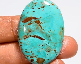 Cabochão de turquesa cobre do Arizona, polido em ambos os lados, medindo 37 x 25 x 5 mm.