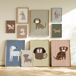 Puede incluir: Una colección de diez láminas de arte enmarcadas que presentan varios perros ilustrados en diferentes colores, patrones y tamaños. Las obras muestran una variedad de personajes caninos en tonos marrones, grises, blancos y azules, dispuestos en una galería.