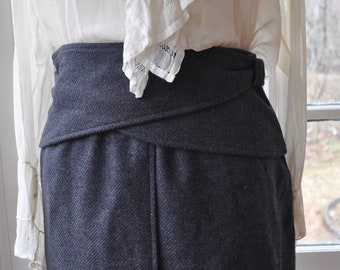 Vintage Gucci Wool Wrap Skirt/Vintage 1980s/Charcoal Gray Tailored Skirt/Buckle Belt Detail/Small