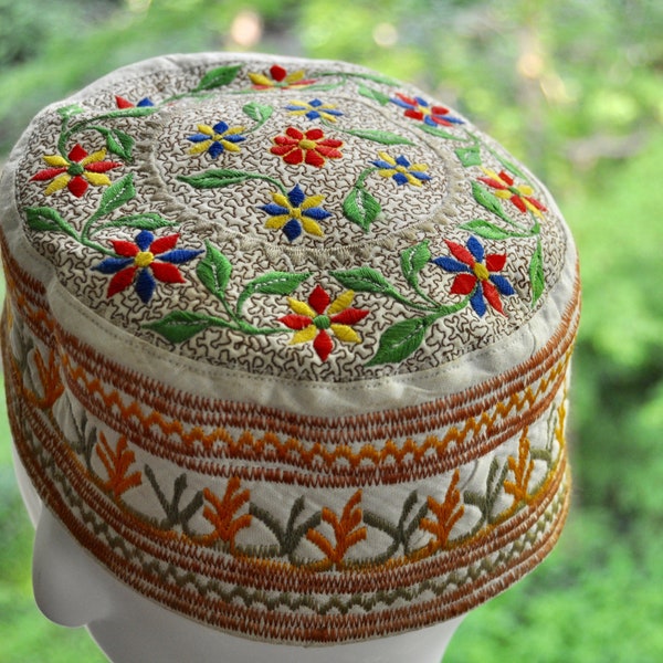 Embroidered Vintage Skull Cap/Intricate Embroidered Kufi/Tapestry Taquiya Muslim Head Piece