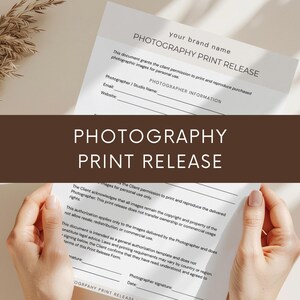 K&ouml;nnte beinhalten: Ein wei&szlig;es Fotografie-Druckfreigabedokument mit schwarzem Text. Das Formular enth&auml;lt Abschnitte f&uuml;r Fotografeninformationen, E-Mail, Website und Unterschriftszeilen. Der Dokumententitel lautet Photography Print Release und beschreibt Bedingungen f&uuml;r die private Nutzung.