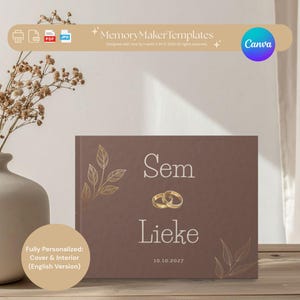 Op de afbeelding: Een rechthoekig bruin boek met een matte afwerking, voorzien van de witte tekst Sem en Lieke, de datum 10.10.2027 en gouden lijntekeningen van twee in elkaar grijpende ringen en bladeren op de voorzijde van de kaft.