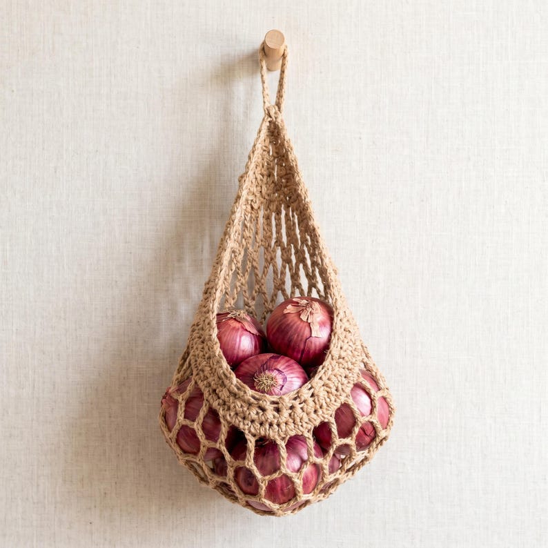 Cesta colgante de cuerda de algodón para frutas y verduras, bolsa de macramé marrón para almacenamiento en la cocina, organizador de despensa estilo boho. imagen 7