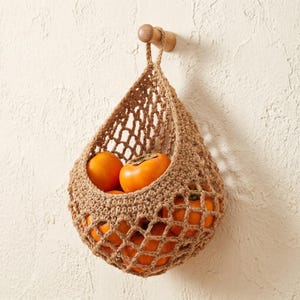 Cesta colgante de cuerda de algodón para frutas y verduras, bolsa de macramé marrón para almacenamiento en la cocina, organizador de despensa estilo boho. imagen 9