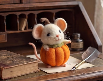 Wool Halloween Mouse Figurine, Pumpkin Witch Decor, Cute Fall Shelf Tabletop Display, Mini Whimsical Ornament, Spooky Season Home Gift