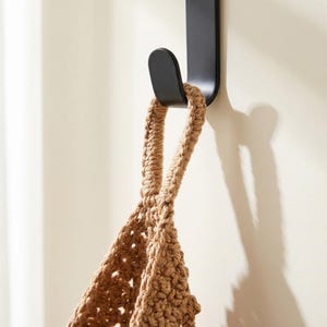 Cesta colgante de cuerda de algodón para frutas y verduras, bolsa de macramé marrón para almacenamiento en la cocina, organizador de despensa estilo boho. imagen 6