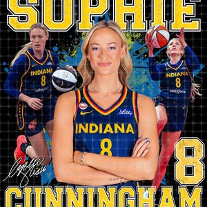 Puede incluir: Un póster gráfico que muestra a la jugadora de baloncesto Sophie Cunningham con la camiseta número 8 de Indiana Fever. El diseño incluye tres imágenes de la atleta, el texto amarillo SOPHIE CUNNINGHAM y un gran número 8 sobre un fondo de cuadrícula negra.