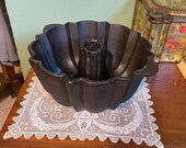 Antique Cast Iron BUNDT CAKE PAN Jelly Mold Cast Iron pudding