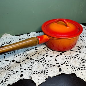 Antique 3 Cup POT Covered DUTCH Oven Descoware cast iron orange red Pan Pot Kitchen enamel Cast Iron NICE Condition