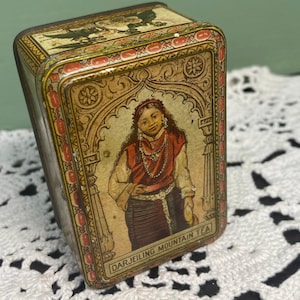 Antique small elegant Indian TEA DISPLAY BOX Darjeiling Mountain tin Lid canister