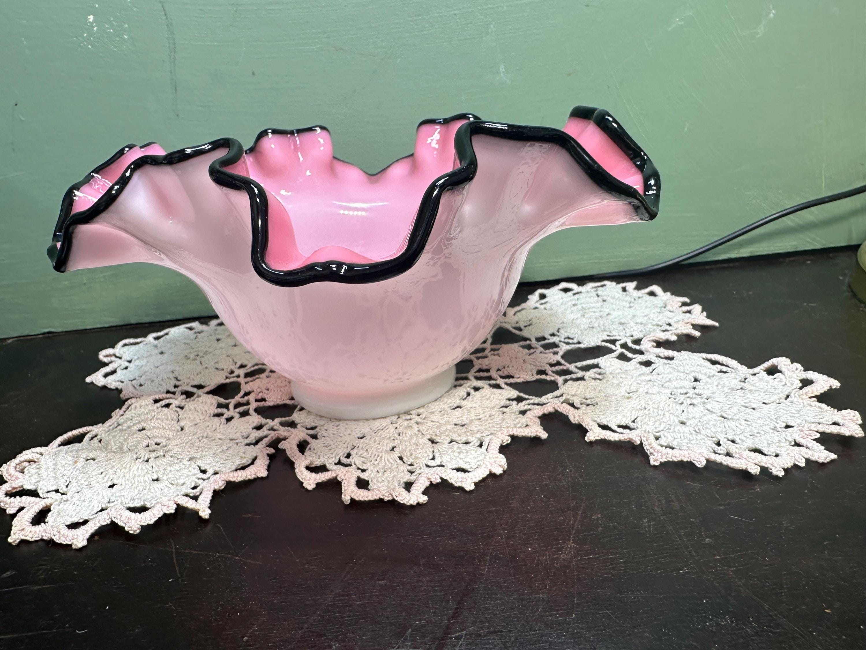 ヴィンテージ ピンクローズ クレスト フェントン 花瓶 レース ブラック