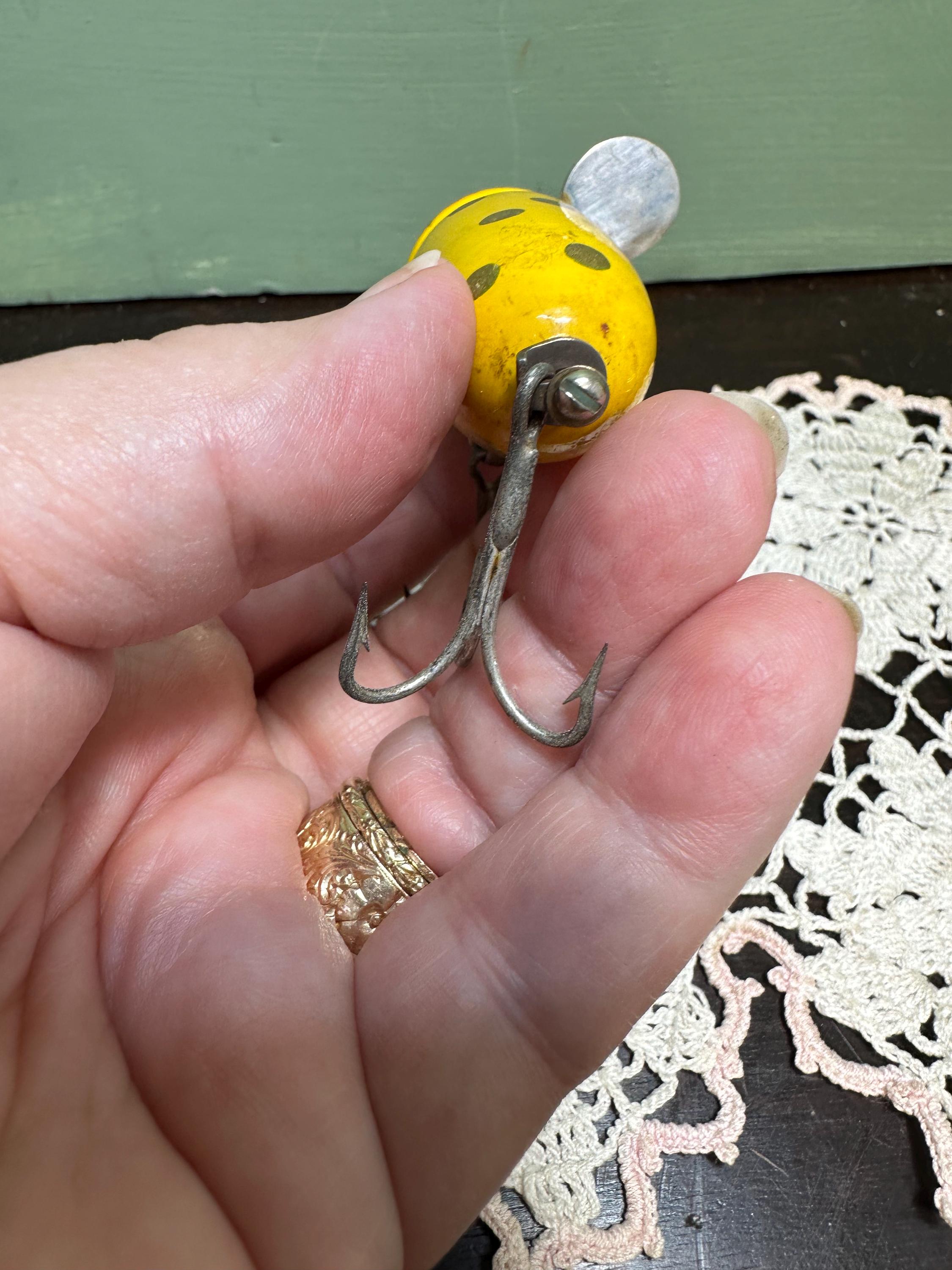 Vintage Pflueger LURE Globe No. 3750 Wood Fishing Yellow W/gold Spots Fishing  Bait Bumble Bee Wood - Etsy