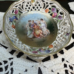 Antiek bord uit Dresden Duitsland met kleine schaal Schumann Dresden Pierced Bavaria gesigneerd