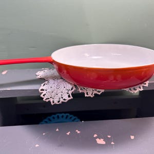 Antique medium Skillet Descoware cast iron orange red Pan Pot Kitchen enamel Cast Iron NICE Condition