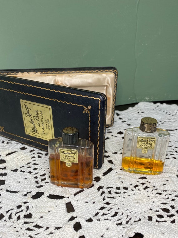 Vintage Perfume 1940's Moulin Box With Perfumes Veda Dist. NY