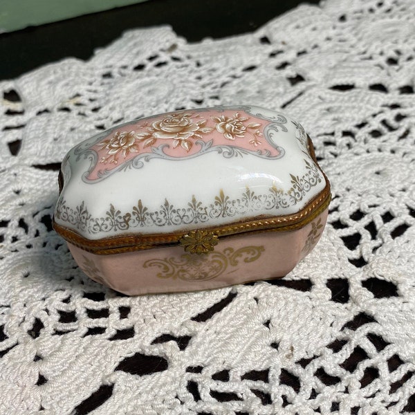 Antique Victorian France Limoges Porcelain BOX Dresser Powder Jewelry painted  Florals enamel flowers Signed