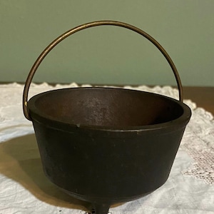 Antique Mini Wagner Ware CAULDRON Pot Miniature Childs Toy Salesman Sample Cast Iron