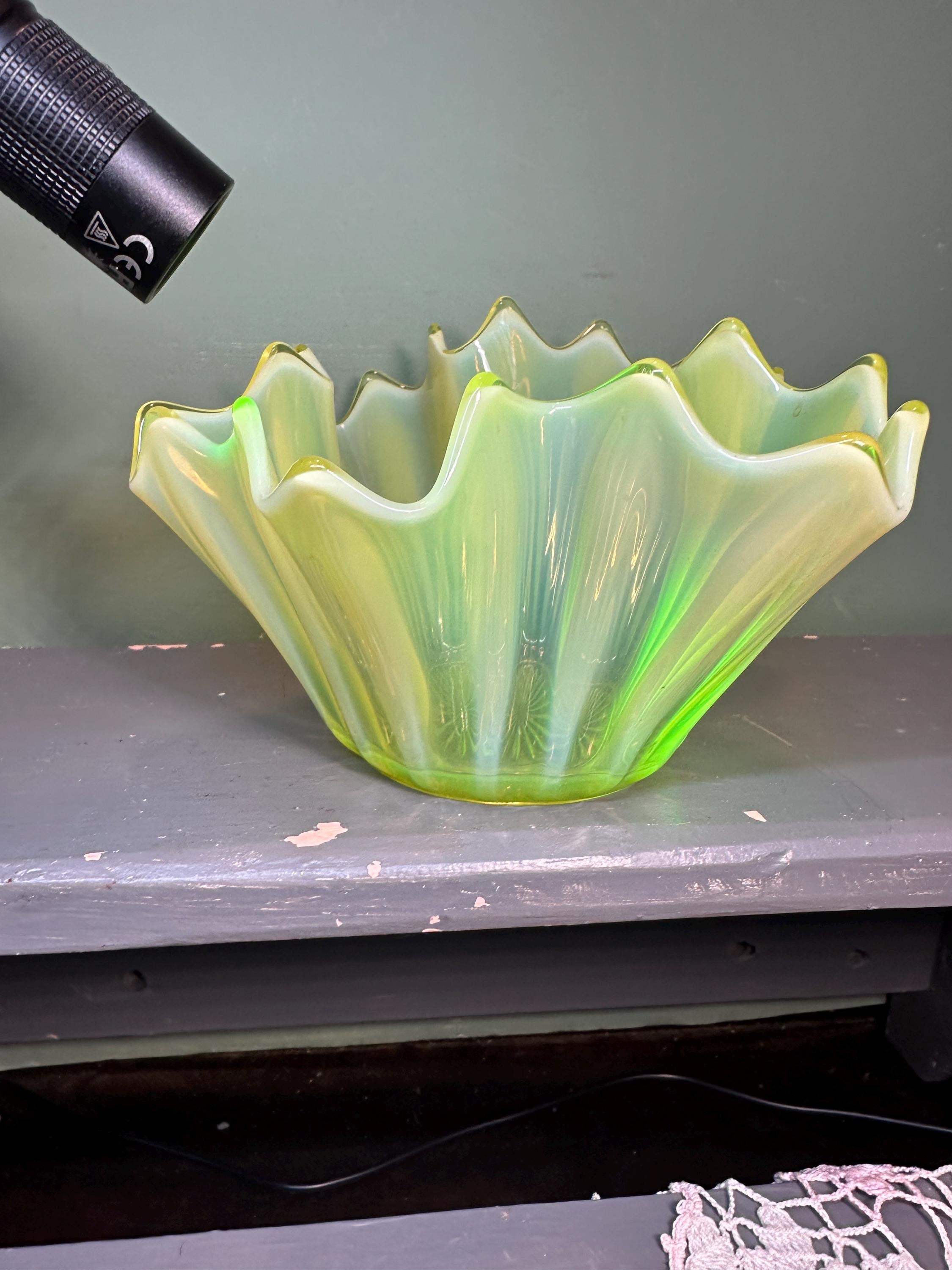 Vaseline glass shade - Etsy 日本