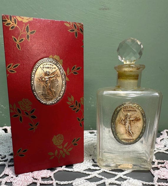 ROGER & GALLET ” FLEURS D‘AMOR ” Antique Roger and Gallet Fluers D'amour Perfume Bottle Glass