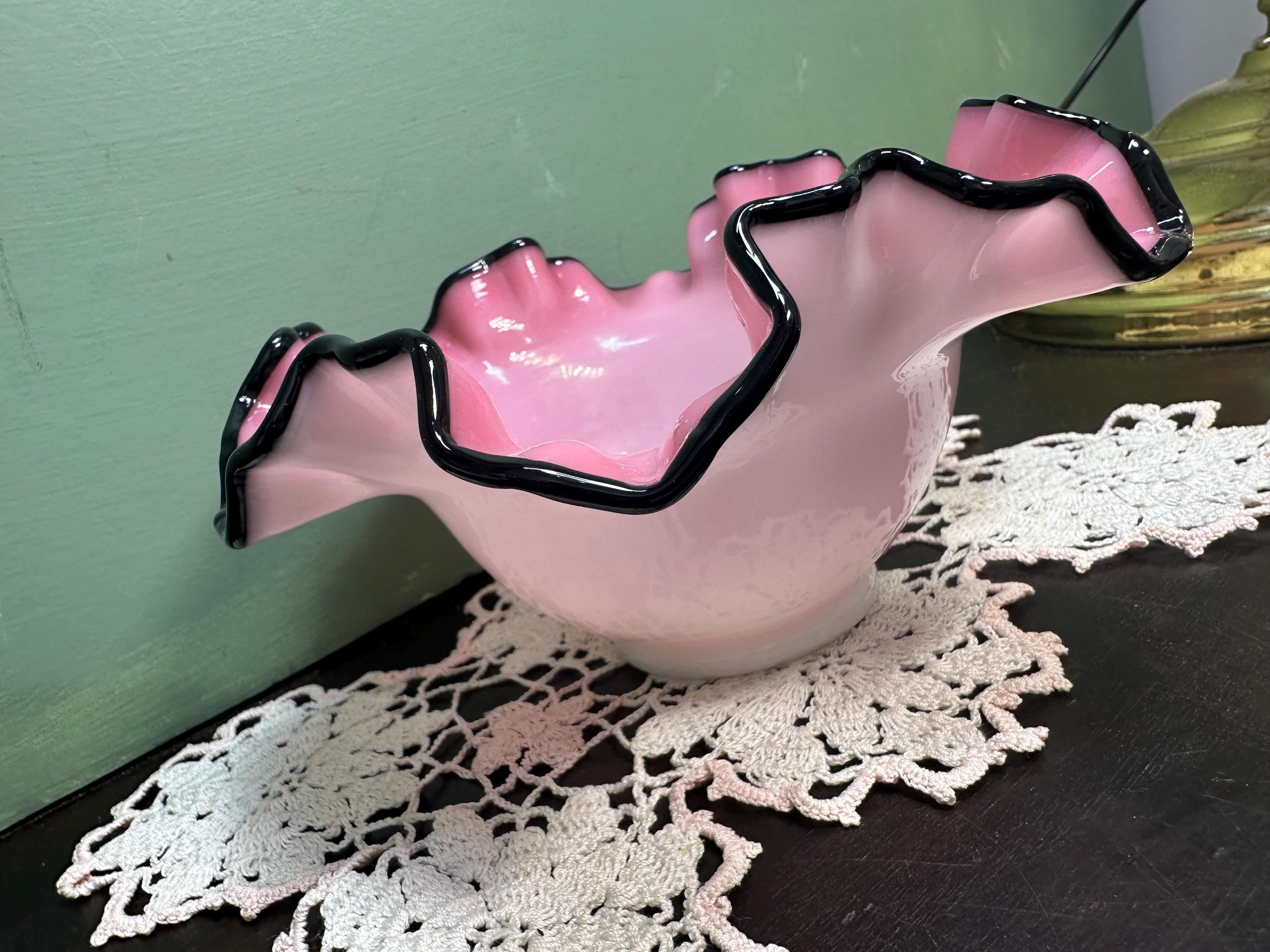 ヴィンテージ ピンクローズ クレスト フェントン 花瓶 レース ブラック