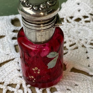 Antique stunning Sterling Silver Repousse Thumbprint Ruby Decanter perfume BOTTLE Ruby art glass purse pocket scent chatelaine