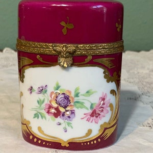 Caja de baratijas de porcelana antigua de Limoges, Francia, tarro para pintalabios, polvos, ormolu Art Nouveau