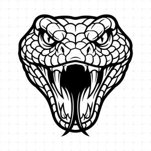 Könnte beinhalten: Eine schwarz-weiße grafische Illustration eines Schlangenkopfes in Frontalansicht. Die Schlange hat ein weit geöffnetes Maul, sichtbare Giftzähne und eine gespaltene Zunge. Das Design zeigt kräftige Umrisse und detaillierte Schuppenmuster.