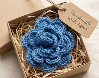 Handgemaakte gehaakte bloemenbroche | Speld blauwe roos | DIY-versiering voor jassen, tassen, hoeden | Cadeau voor vrouwen |