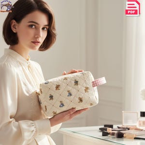 Patrón de costura para neceser acolchado con cremallera / Tutorial para neceser cuadrado (Descarga en PDF) Patrón para neceser acolchado con cremallera, ideal para principiantes