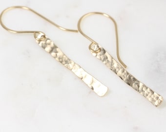 gold hammered bar earrings / handmade minimalist gold earrings / 14k gold filled earrings / Toronto / Canadian artisan