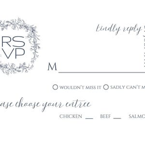 K&ouml;nnte beinhalten: Wei&szlig;e RSVP-Karte mit floralem Kranzdesign und Text. Die Karte enth&auml;lt Felder f&uuml;r einen Namen, Antwortoptionen und Men&uuml;auswahl: Huhn, Rind oder Lachs. Der Text "Kindly reply by July 15th" ist ebenfalls vorhanden.