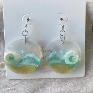 Ocean Resin Earrings with Real Sand and Shell, Green Beach Earrings, Boho Coastal Jewelry, Handmade in Spain, Unique Gift for Her