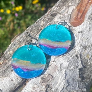 Aura Ocean Resin Earrings with Real Sand – Blue Beach Waves Jewelry, Round Coastal Earrings, Handmade Summer Gift