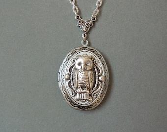 Owl Locket Graduation Gift.Guardian,Elegant Gothic Oval Locket Silver Owl Locket Silver locket gift for her.Owl necklace Christmas Gift