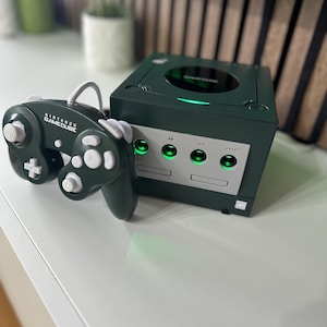 Consola GameCube Evergreen de la serie Heritage: pintada de verde a medida, HDMI (GCVideo), alimentación USB-C, libre de región, Nintendo GameCube reacondicionada.