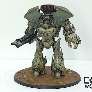 Peut inclure: Modèle miniature détaillé d'une machine de guerre, peint en vert olive et beige. Le modèle présente un blindage complexe, une grande arme et est monté sur une base circulaire. Le modèle a un logo qui dit "COG WORKS".