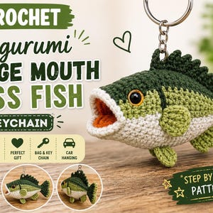 Może przedstawiać: Szydełkowy brelok amigurumi w kształcie ryby bass z ciemnozielonej, jasnozielonej i białej włóczki, z szeroko otwartym pyszczkiem z pomarańczowym wnętrzem. Ryba ma czarno-pomarańczowe oko i jest przymocowana do srebrnego metalowego kółka.