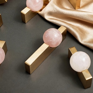 Tirador de latón y bola de cristal natural: Tirador redondo dorado para armario, zapatero o cómoda.