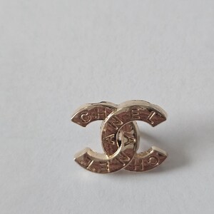 Lot De 14 Petits Boutons Vintage Verts - Pied Travaillé, Hauteur 1.1 Ou 1.3 Cm - Occasion