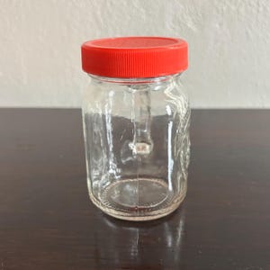 Puede incluir: Un letrero de madera r&uacute;stico con el texto "Welcome to our home" en un estilo manuscrito. El letrero presenta un acabado envejecido y un dise&ntilde;o simple y acogedor, ideal para un porche o entrada.