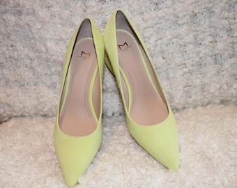 Marc Fisher lemon color suede pumps,  block heel, size 8 M, leather sole