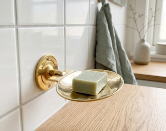 Jabonera artesanal de latón sin lacar: decoración de baño marroquí
